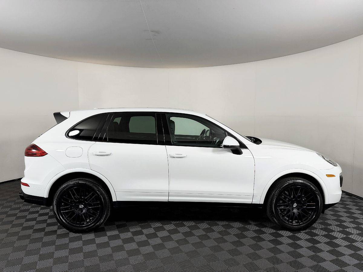 2017 Porsche Cayenne Platinum Edition