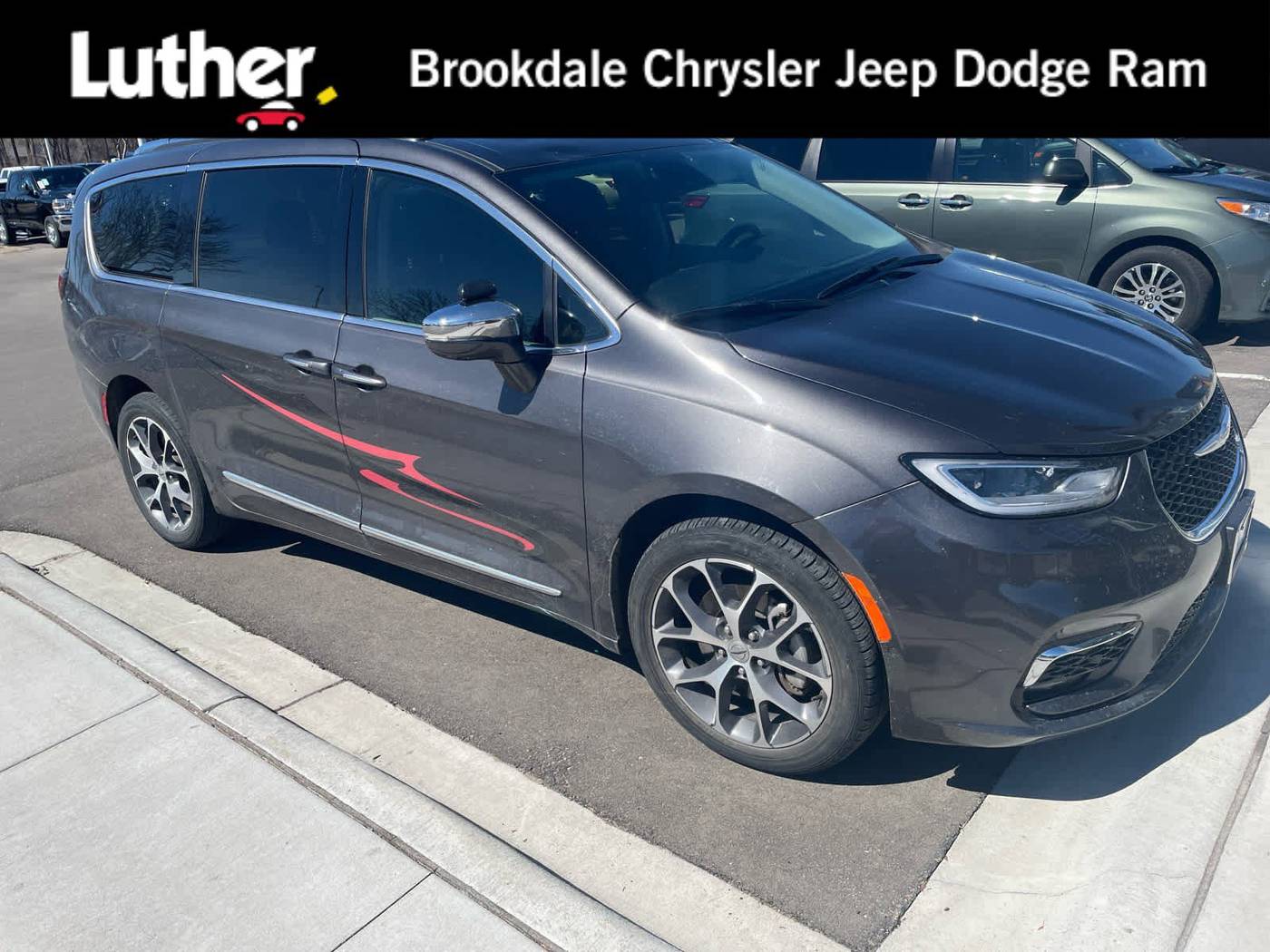 2021 Chrysler Pacifica Limited — Minivan — 23,734 mi — Brooklyn Park, MN