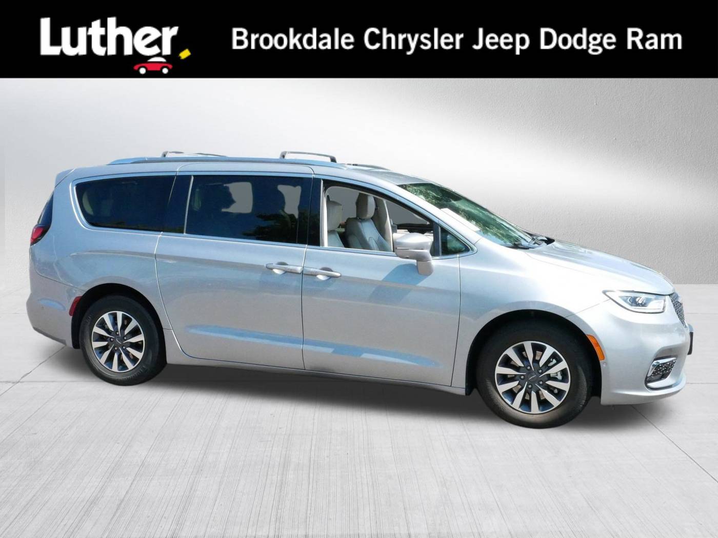 2021 Chrysler Pacifica Hybrid Touring L — Minivan — 63,538 mi — Brooklyn Park, MN