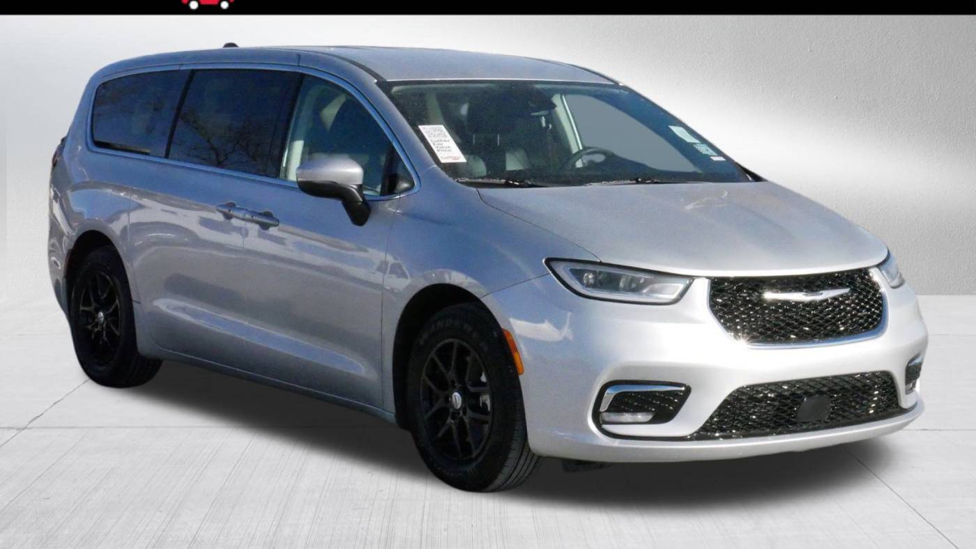 2023 Chrysler Pacifica Touring L — Minivan — 64,176 mi — Brooklyn Park, MN