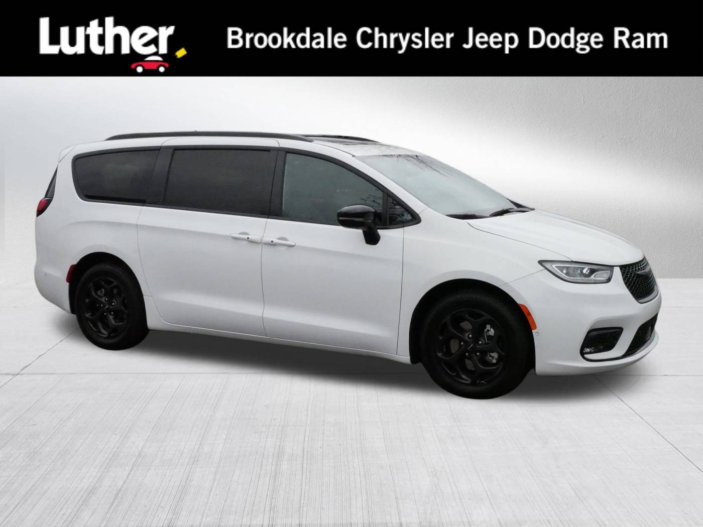 2024 Chrysler Pacifica Hybrid Premium S Appearance Package — Minivan — 32,624 mi — Brooklyn Park, MN