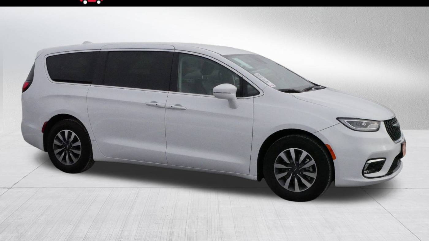 2022 Chrysler Pacifica Hybrid Touring L — Minivan — 68,498 mi — Brooklyn Park, MN