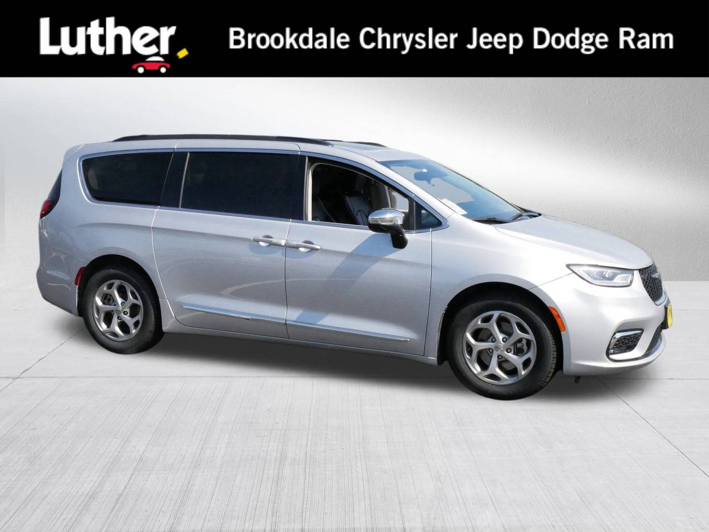 2023 Chrysler Pacifica Limited — Minivan — 66,111 mi — Brooklyn Park, MN