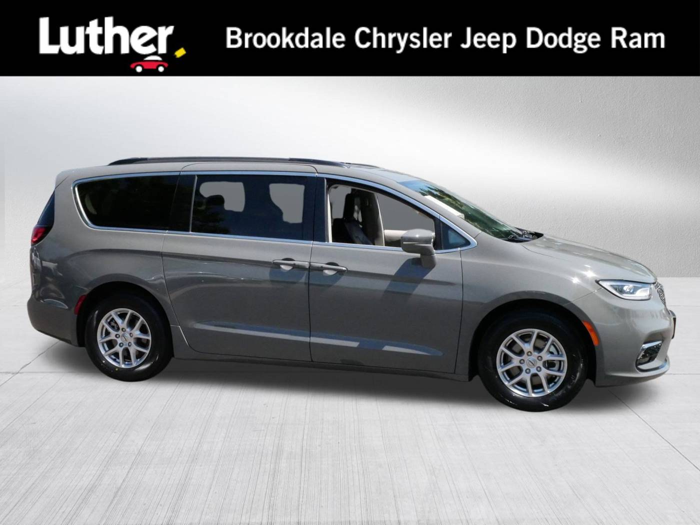 2022 Chrysler Pacifica Touring L — Minivan — 64,668 mi — Brooklyn Park, MN
