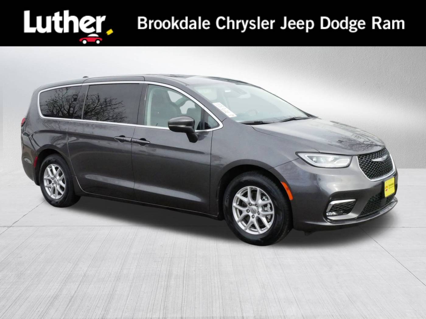 2023 Chrysler Pacifica Touring L — Minivan — 63,122 mi — Brooklyn Park, MN