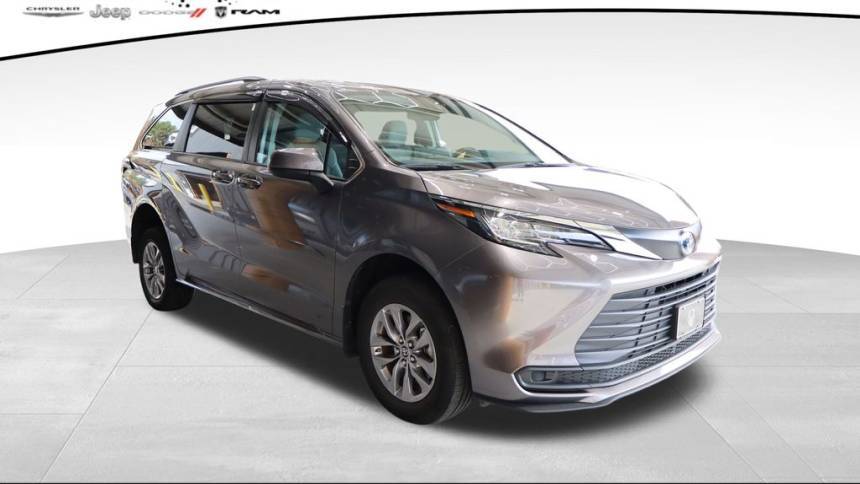 2022 Toyota Sienna LE — Minivan — 65,605 mi — Raleigh, NC