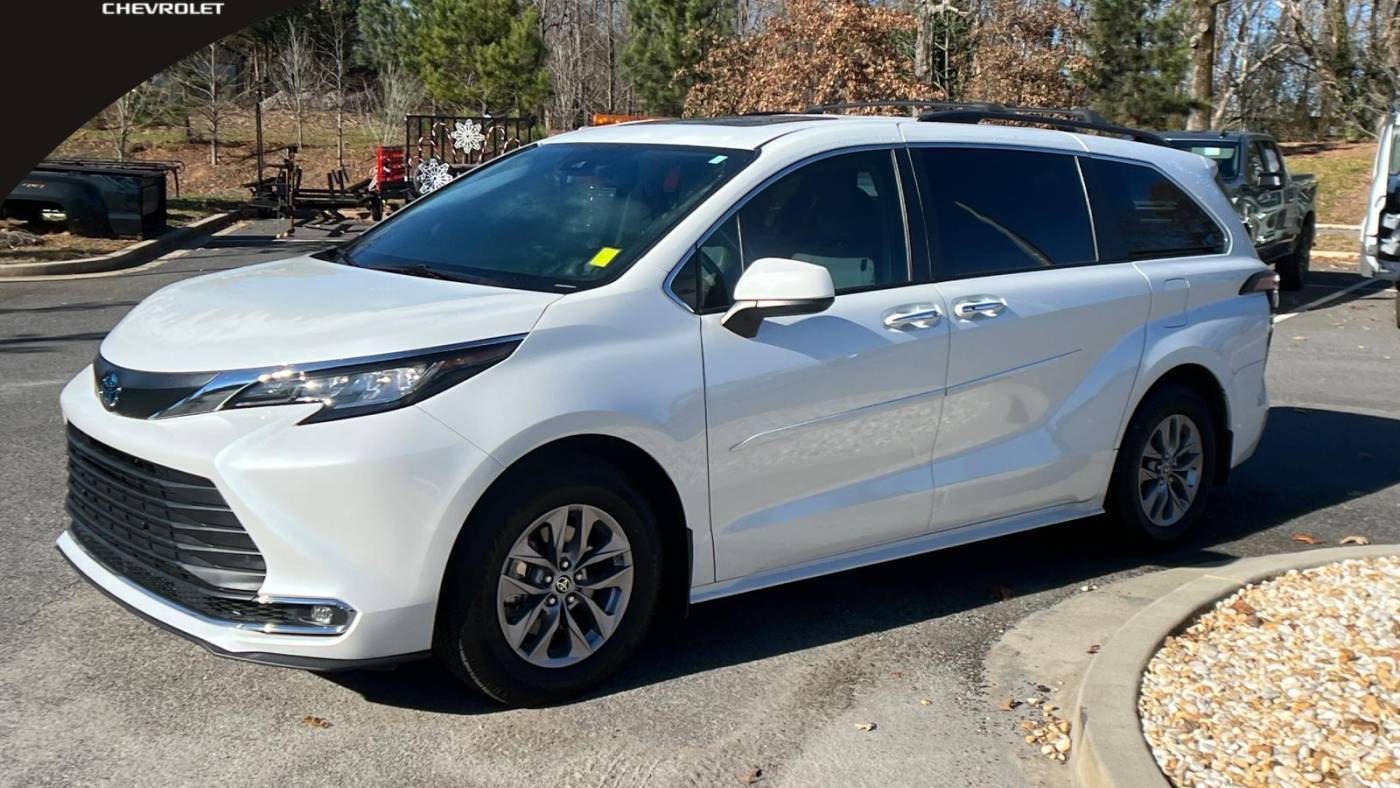 2022 Toyota Sienna XLE — Minivan — 43,498 mi — Dawsonville, GA