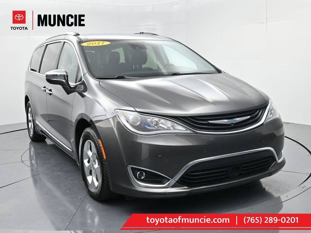 2017 Chrysler Pacifica Hybrid Platinum — Minivan — 127,738 mi — Muncie, IN