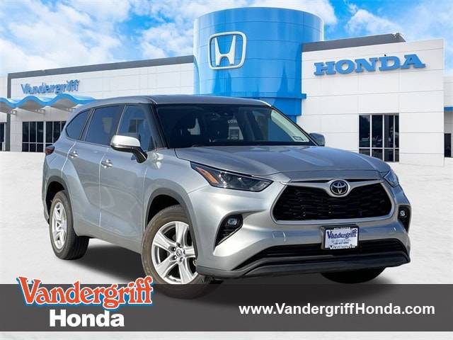 2023 Toyota Highlander LE — SUV — 27,355 mi — Arlington, TX