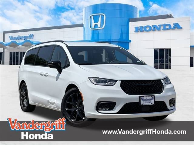 2024 Chrysler Pacifica Touring L — Minivan — 22,639 mi — Arlington, TX