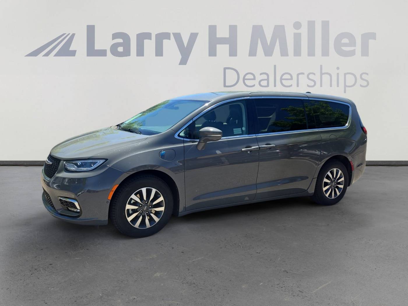 2022 Chrysler Pacifica Hybrid Touring L — Minivan — 37,688 mi — Albuquerque, NM