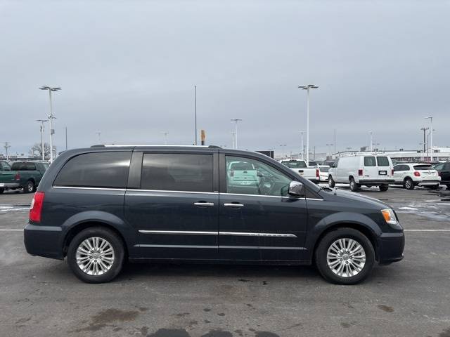 2014 Chrysler Town & Country Limited — Minivan — 95,350 mi — Council Bluffs, IA