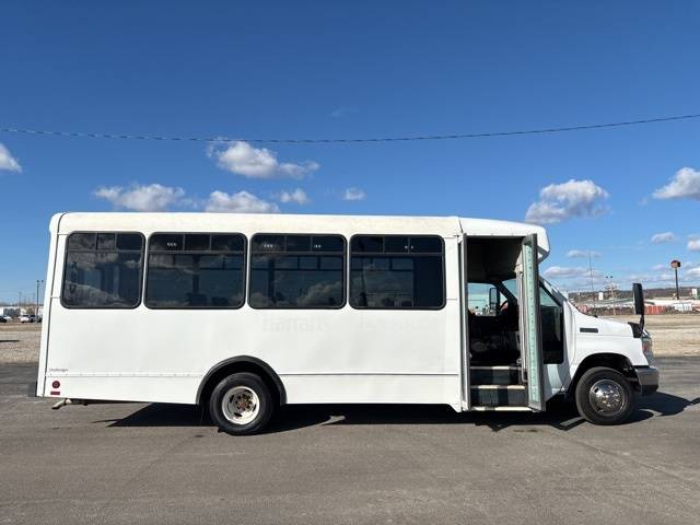 2016 Ford Econoline Commercial Cutaway E-450 — Chassis Cab Truck — 128,656 mi — Council Bluffs, IA