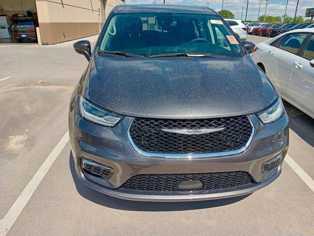 2023 Chrysler Pacifica Touring L — Minivan — 69,523 mi — Council Bluffs, IA