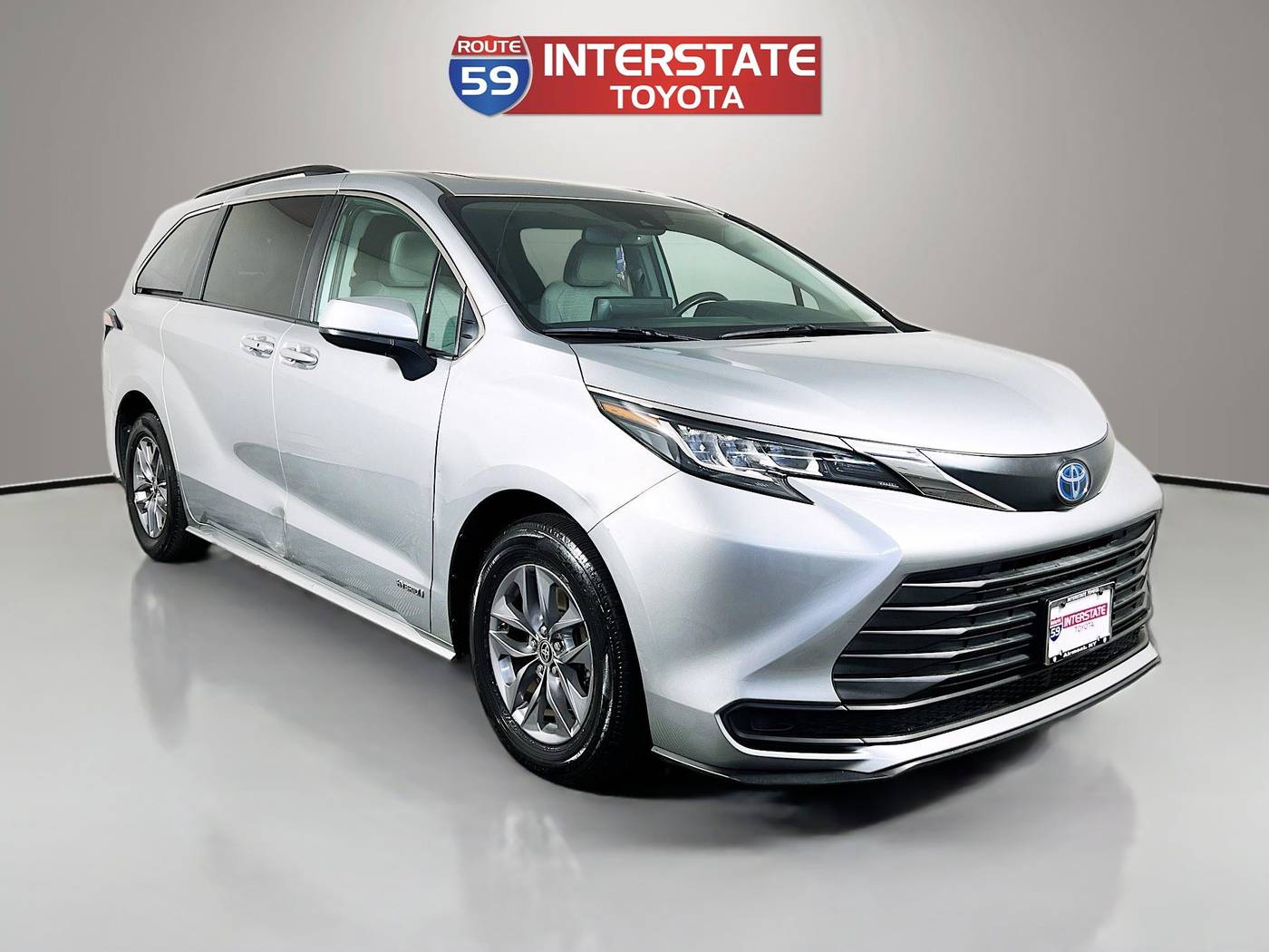 2021 Toyota Sienna LE — Minivan — 100,555 mi — Airmont, NY