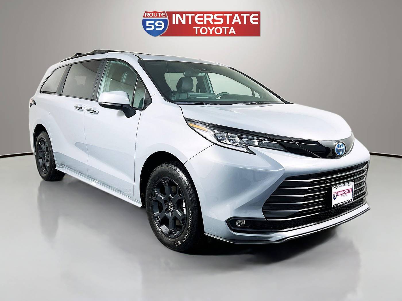2025 Toyota Sienna Woodland Edition — Minivan — 335 mi — Airmont, NY