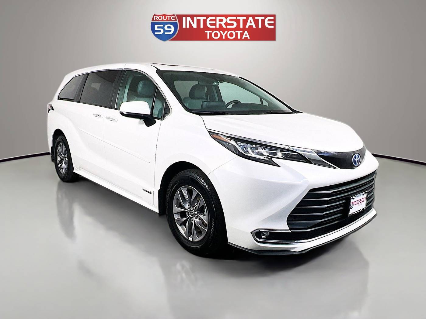 2021 Toyota Sienna XLE — Minivan — 121,493 mi — Airmont, NY