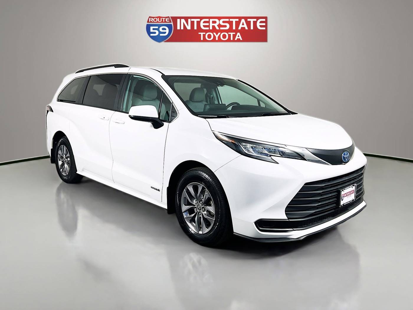2021 Toyota Sienna LE — Minivan — 26,471 mi — Airmont, NY