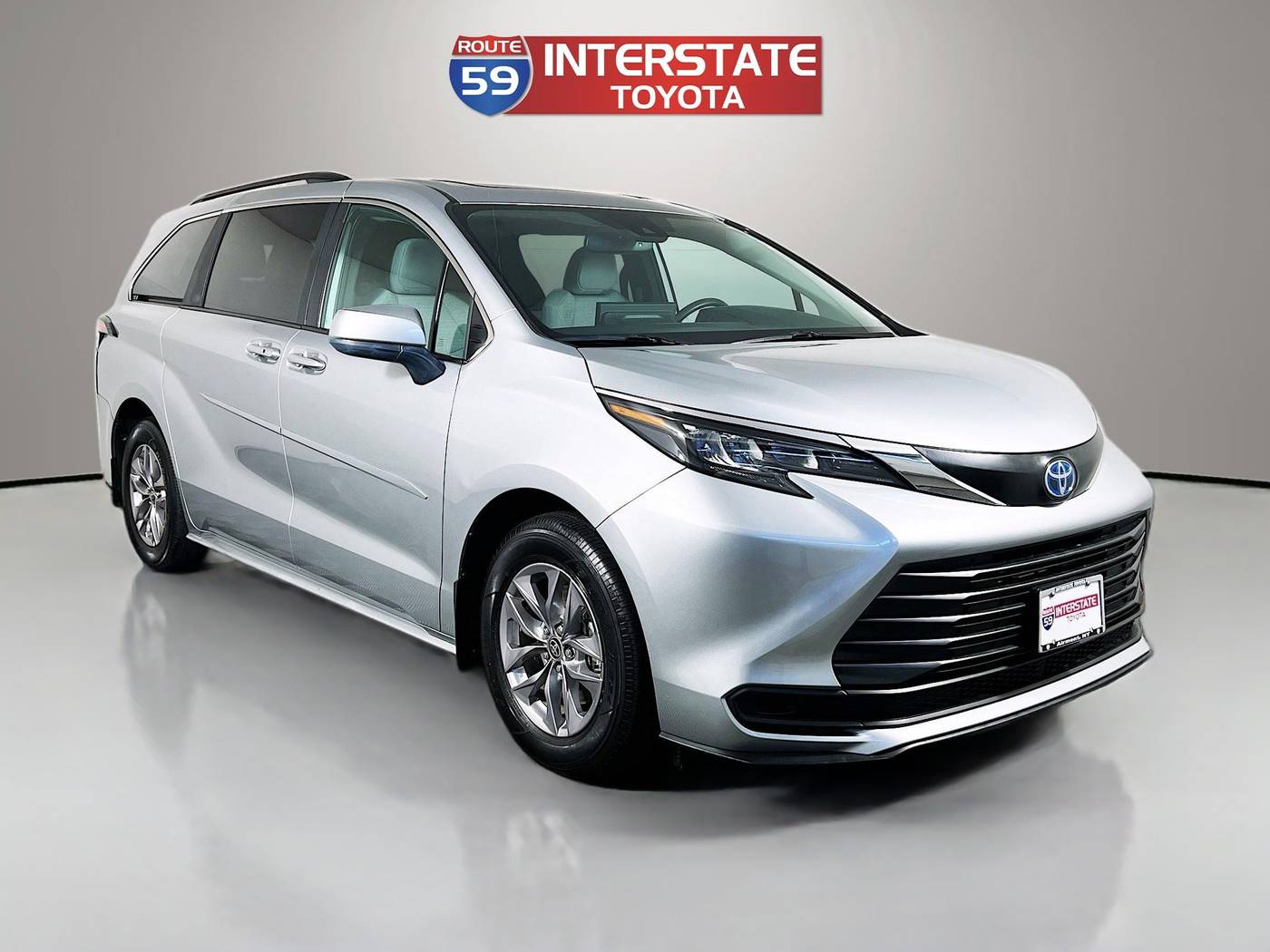2025 Toyota Sienna LE — Minivan — 12,495 mi — Airmont, NY