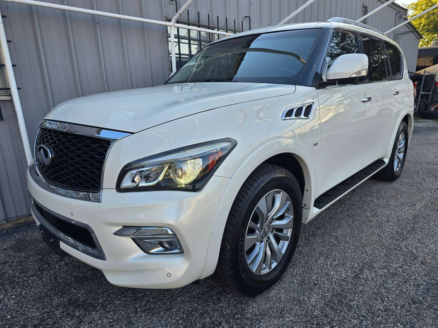 2017 Infiniti QX80 Standard