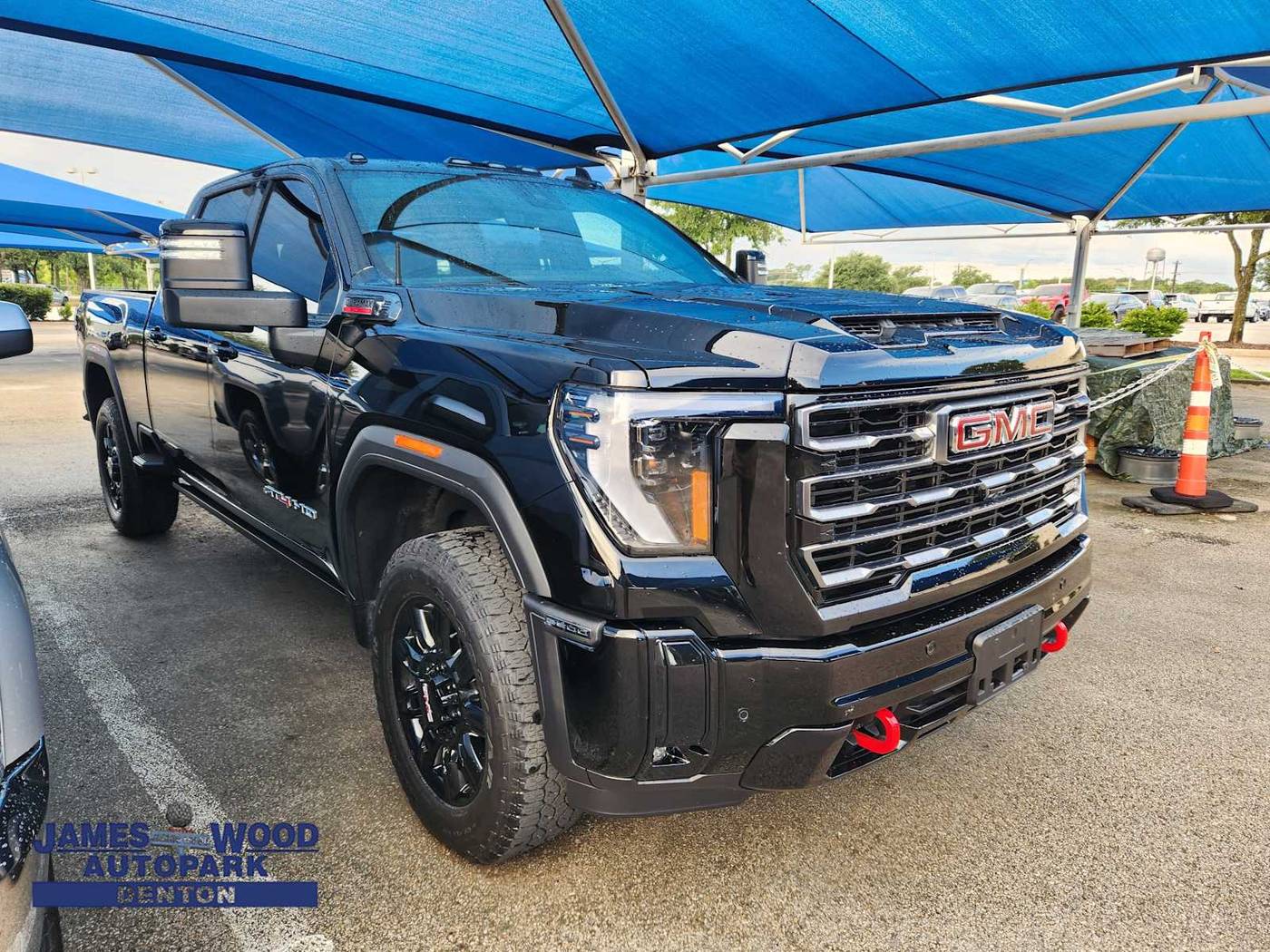 2025 GMC Sierra 2500HD AT4 — Pickup Truck — 10,641 mi — Denton, TX
