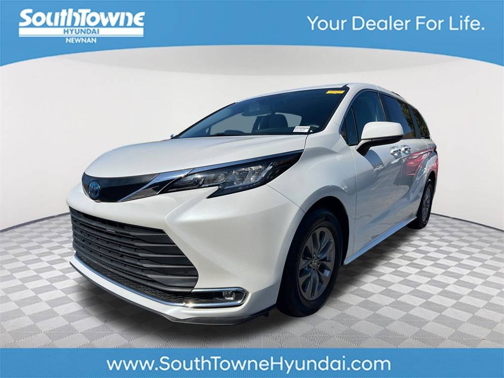 2022 Toyota Sienna XLE — Minivan — 54,697 mi — Newnan, GA