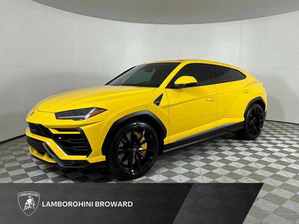 2022 Lamborghini Urus Standard
