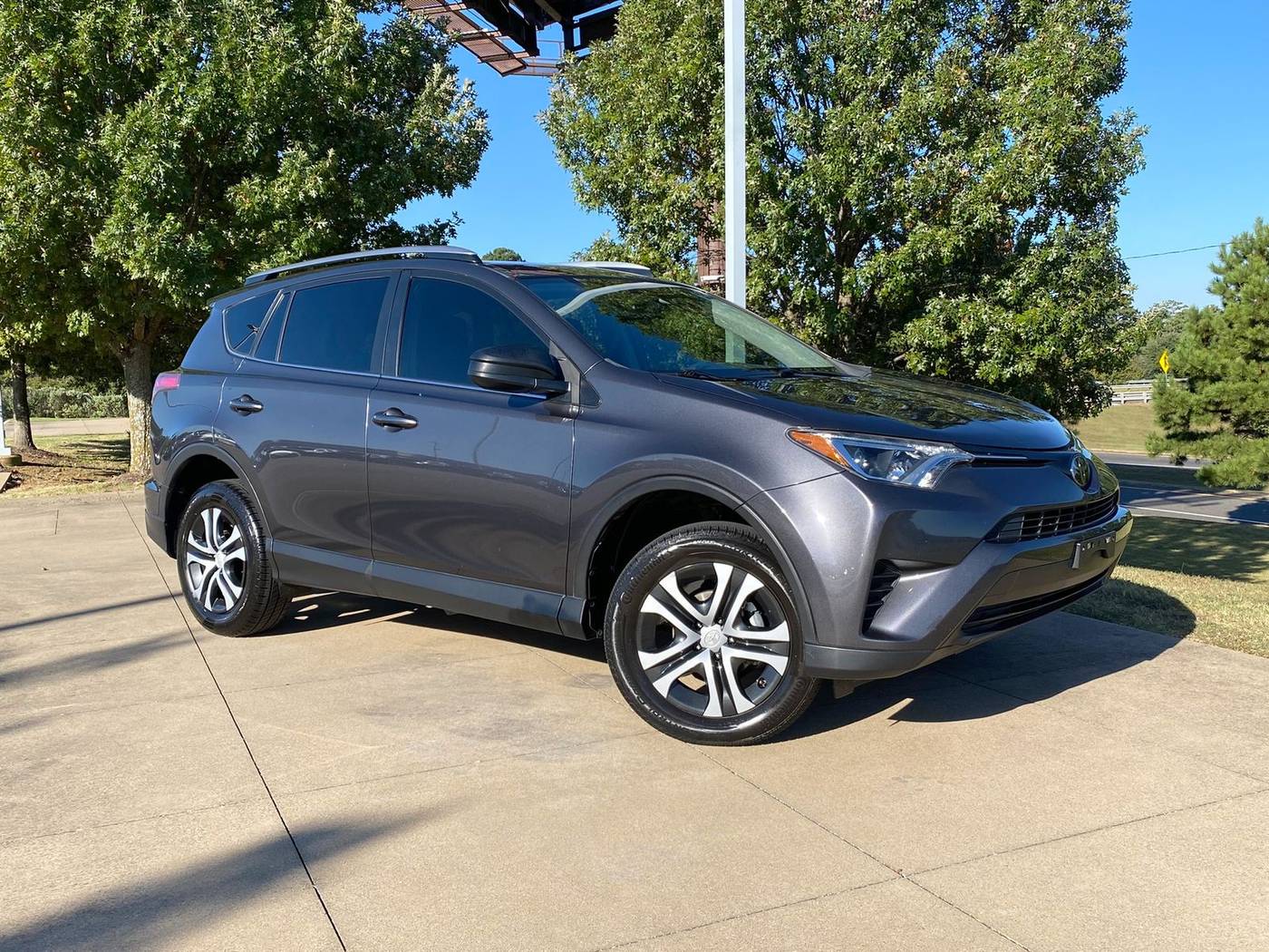 2017 Toyota RAV4 LE — SUV — 136,013 mi — Longview, TX
