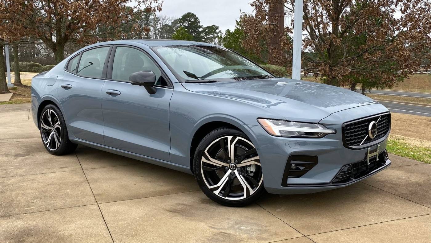 2024 Volvo S60 B5 Plus Dark Theme
