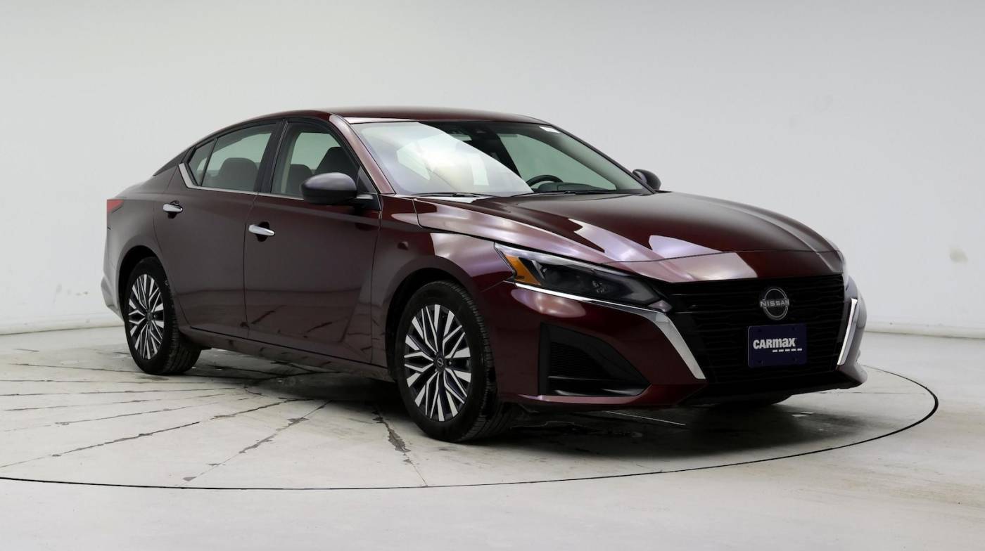 2024 Nissan Altima SV — Sedan — 19,744 mi — Bloomington, IL