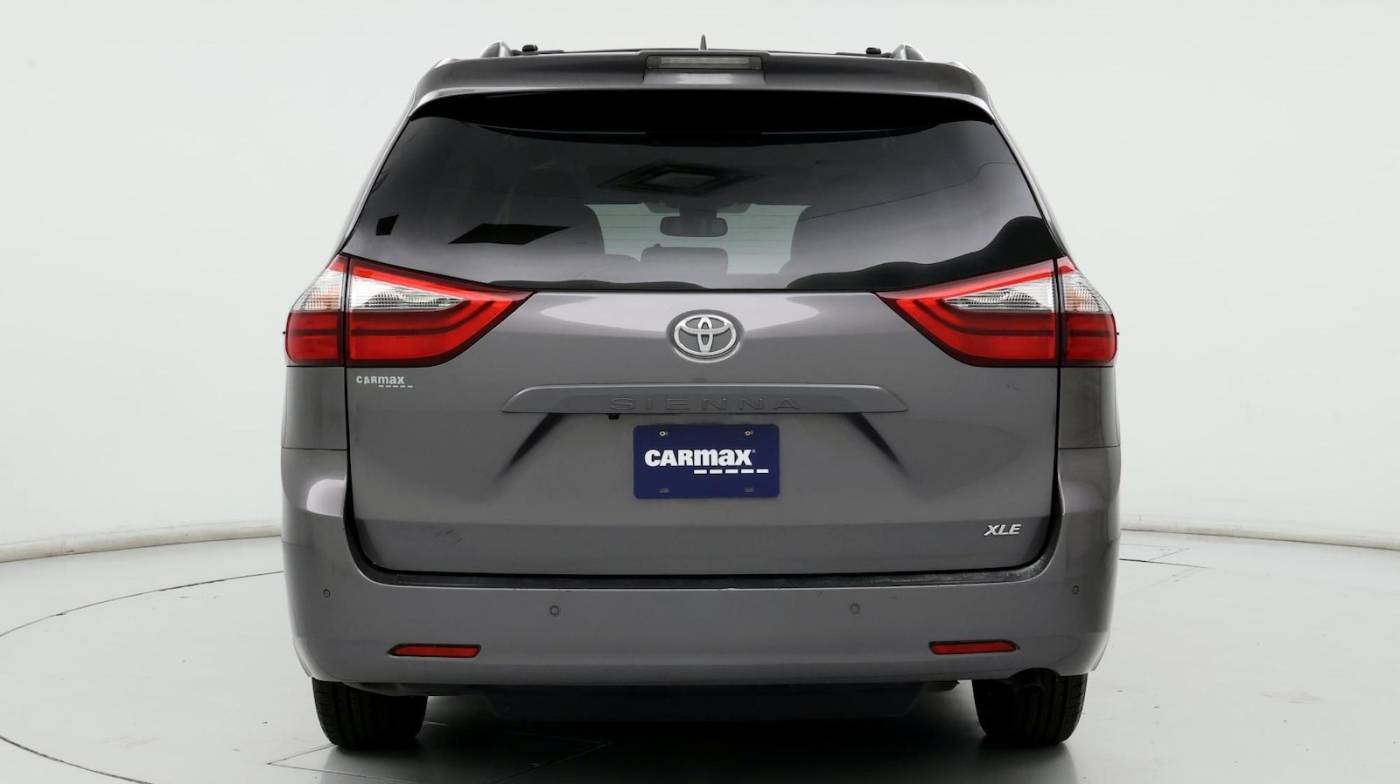 2020 Toyota Sienna XLE — Minivan — 40,985 mi — Bloomington, IL