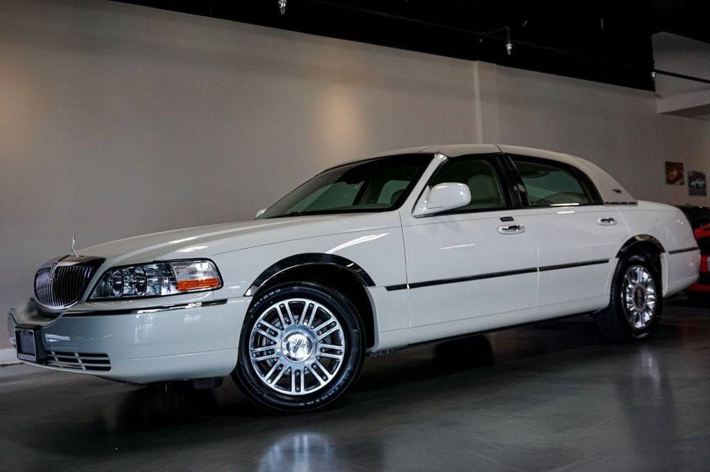 2006 Lincoln Town Car Signature Limited — Sedan — 55,309 mi — Naperville, IL