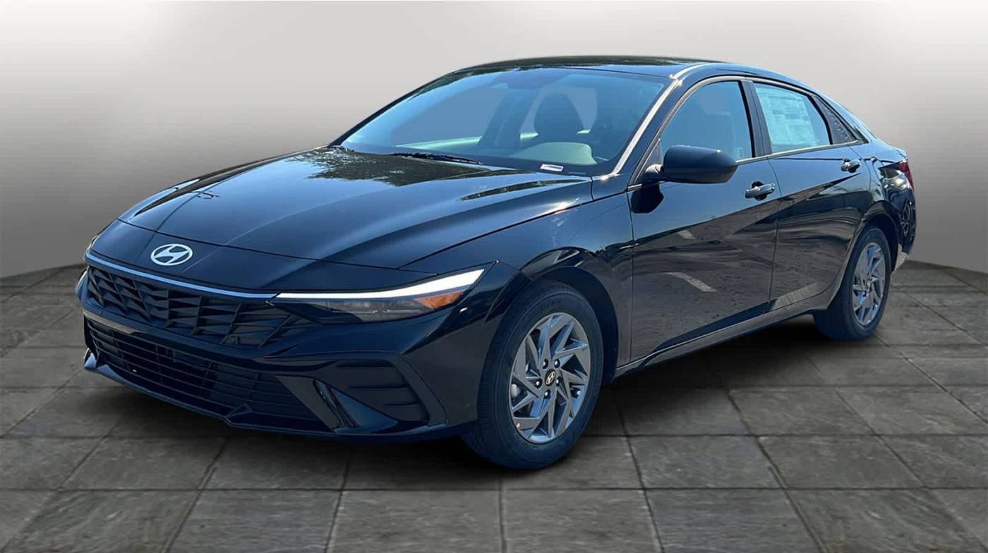 2024 Hyundai Elantra Hybrid Blue — Sedan — 1,987 mi — Reno, NV