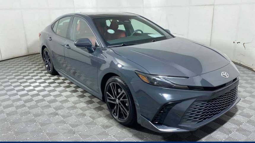 2025 Toyota Camry LE — Sedan — 11,867 mi — Greenwood, IN