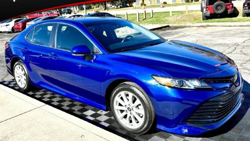 2018 Toyota Camry LE — Sedan — 21,819 mi — Indianapolis, IN