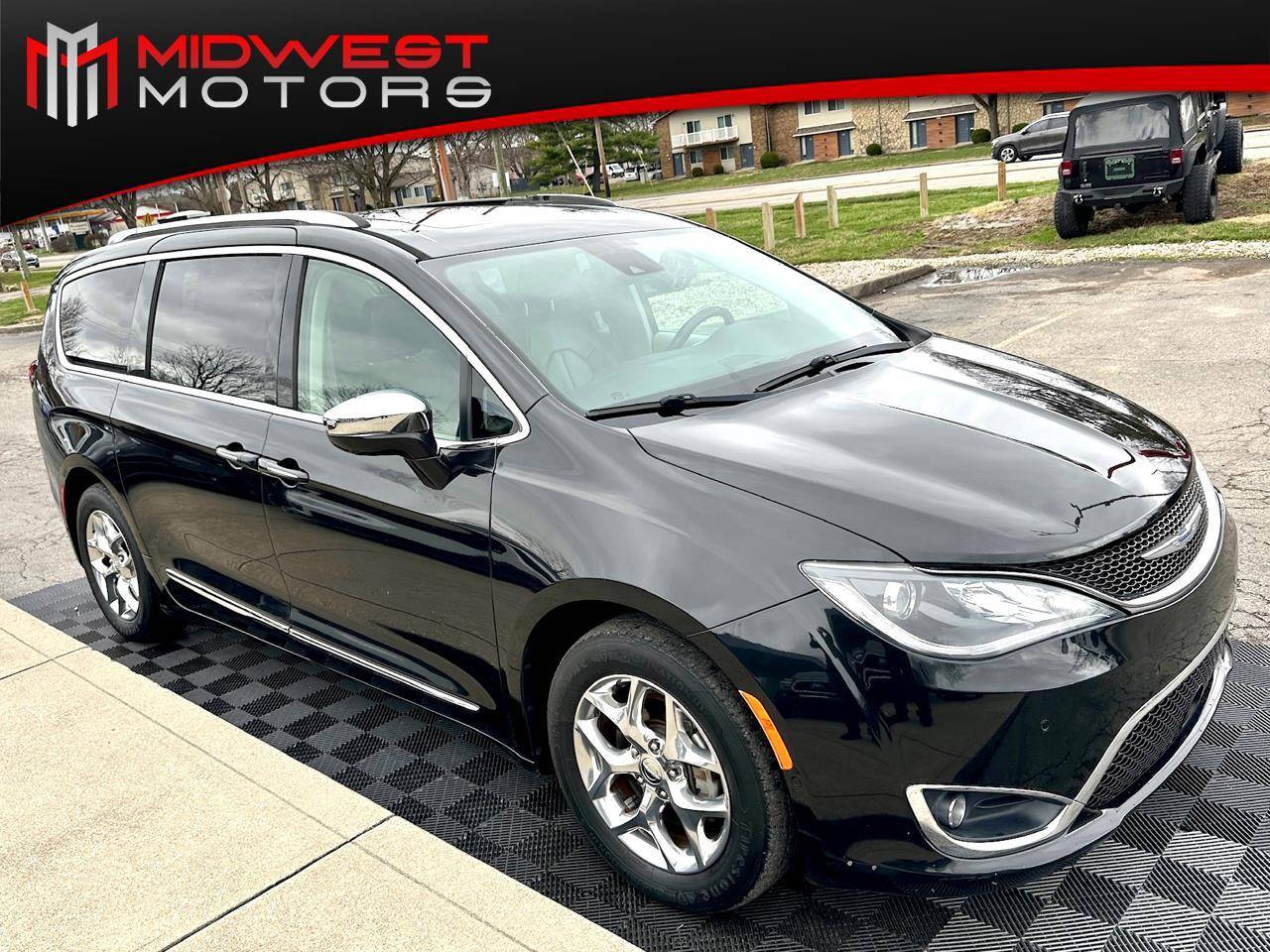 2018 Chrysler Pacifica Limited — Minivan — 123,141 mi — Indianapolis, IN