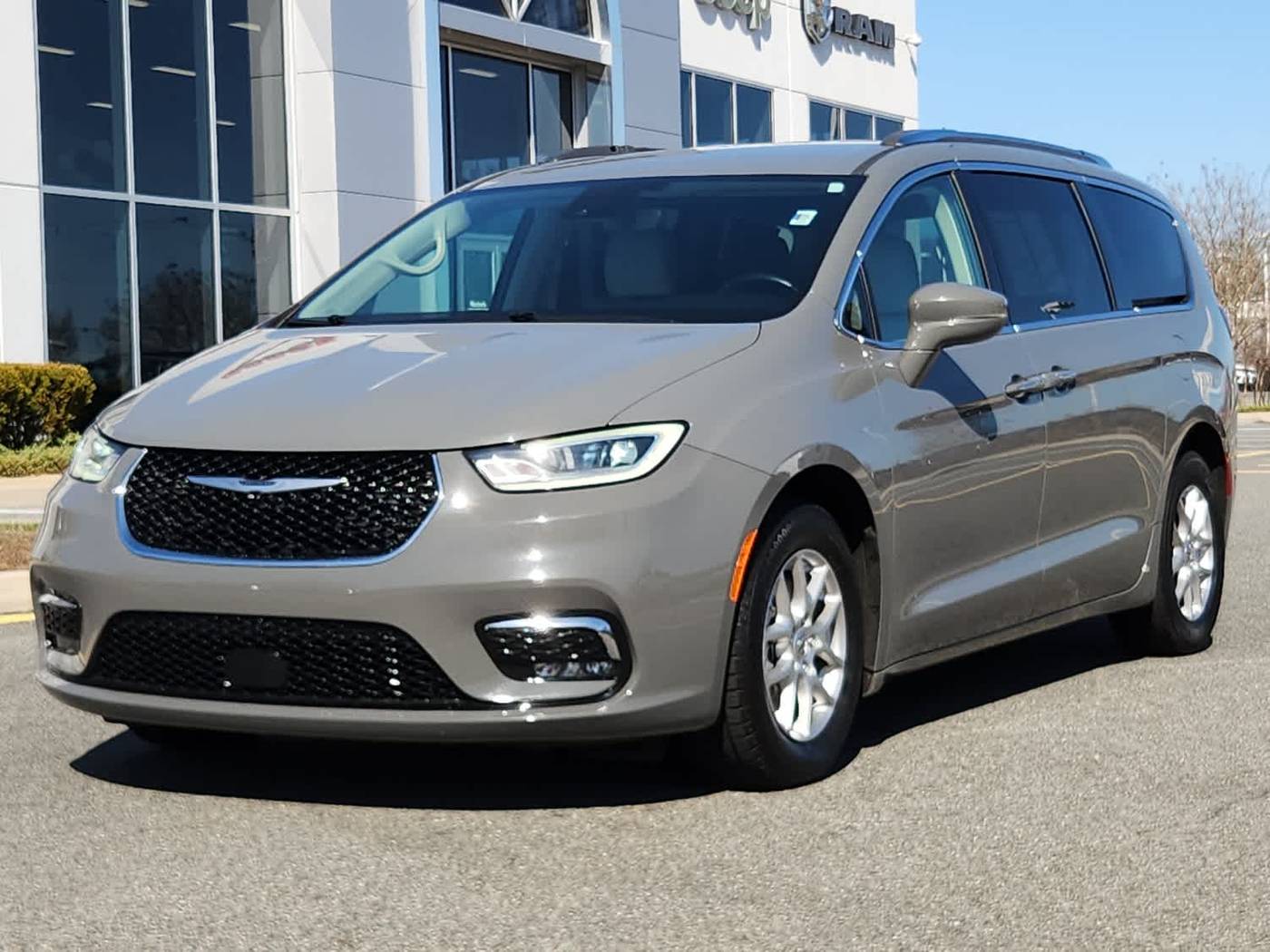 2021 Chrysler Pacifica Touring L — Minivan — 57,037 mi — Elkton, MD