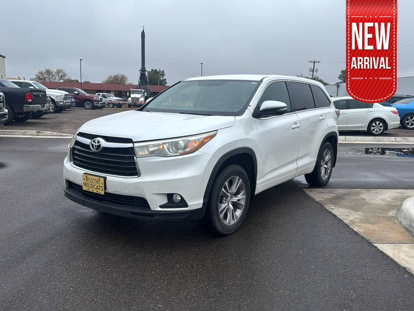 2015 Toyota Highlander LE V6 — SUV — 140,000 mi — Garden City, KS