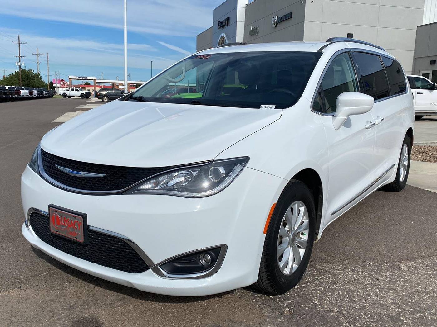 2018 Chrysler Pacifica Touring L — Minivan — 102,471 mi — Garden City, KS