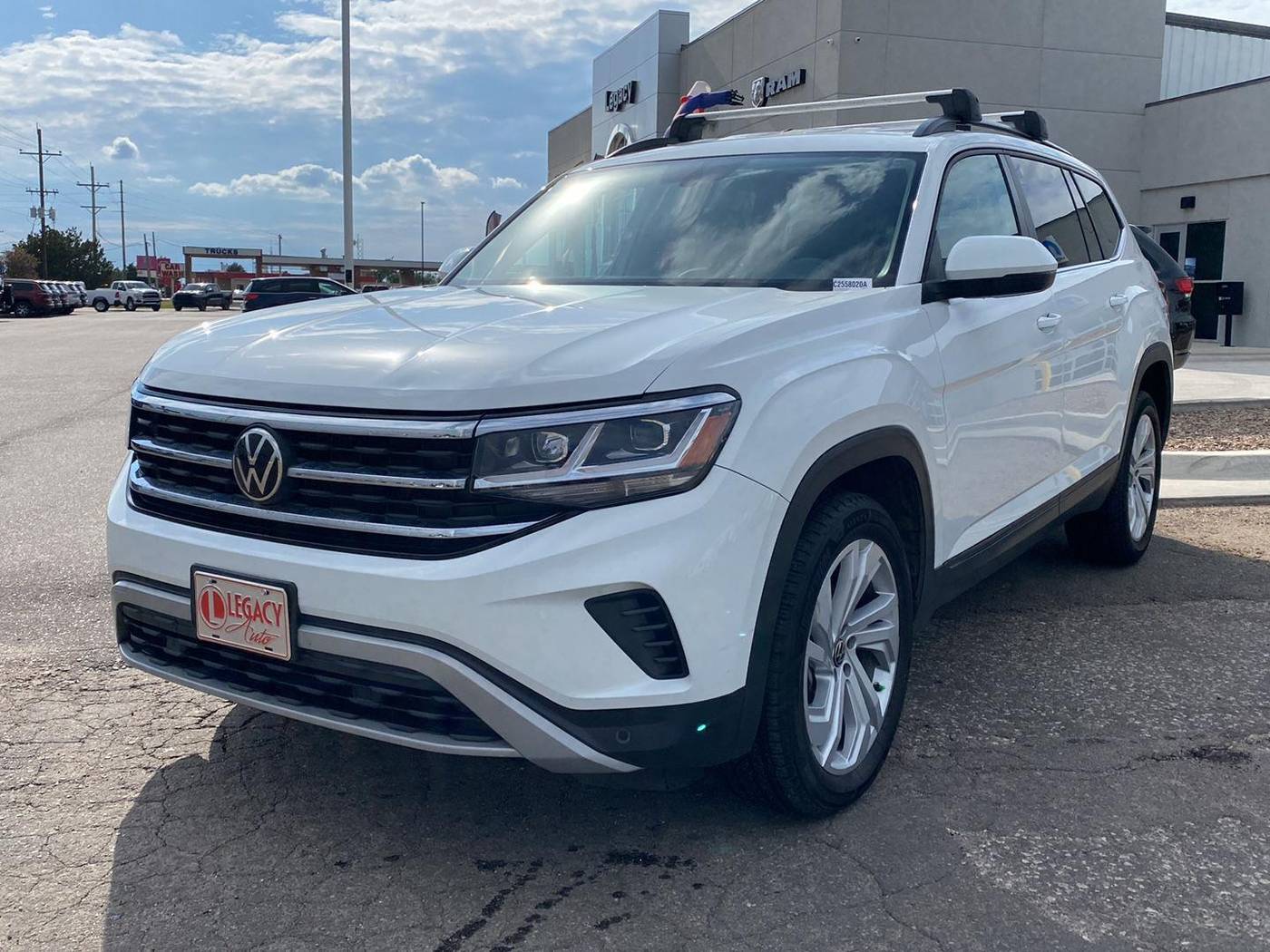 2022 Volkswagen Atlas SE with Technology — SUV — 40,352 mi — Garden City, KS