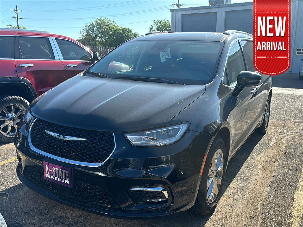 2021 Chrysler Pacifica Touring L — Minivan — 32,186 mi — Garden City, KS
