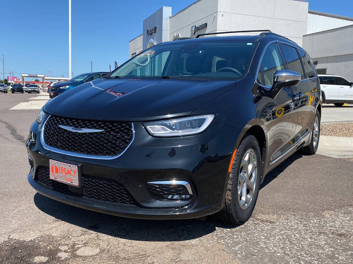 2023 Chrysler Pacifica Limited — Minivan — 70,562 mi — Garden City, KS
