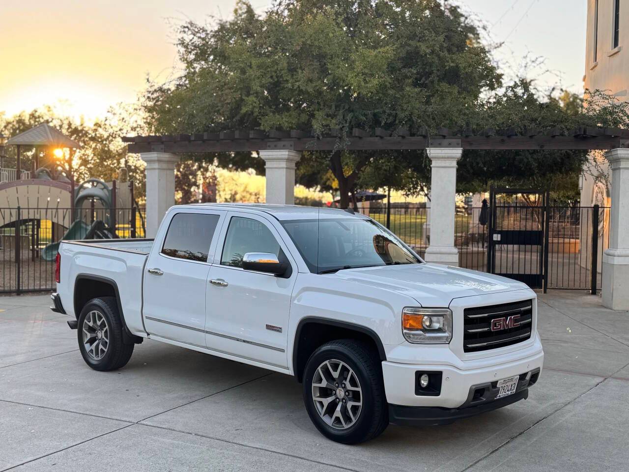 2014 GMC Sierra 1500 SLT — Pickup Truck — 114,956 mi — Roseville, CA