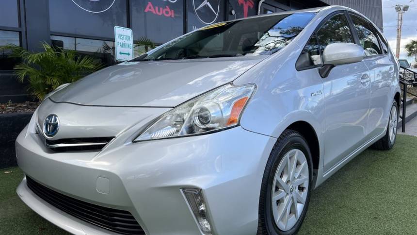 2014 Toyota Prius v Two