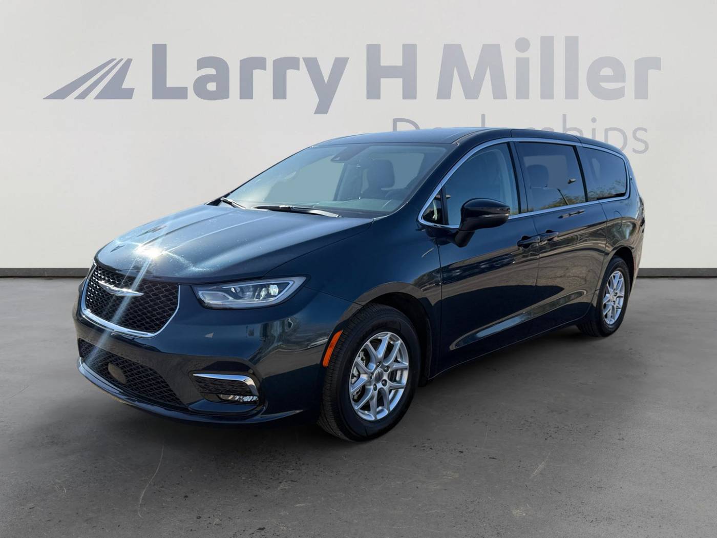 2023 Chrysler Pacifica Touring L — Minivan — 55,327 mi — Tucson, AZ