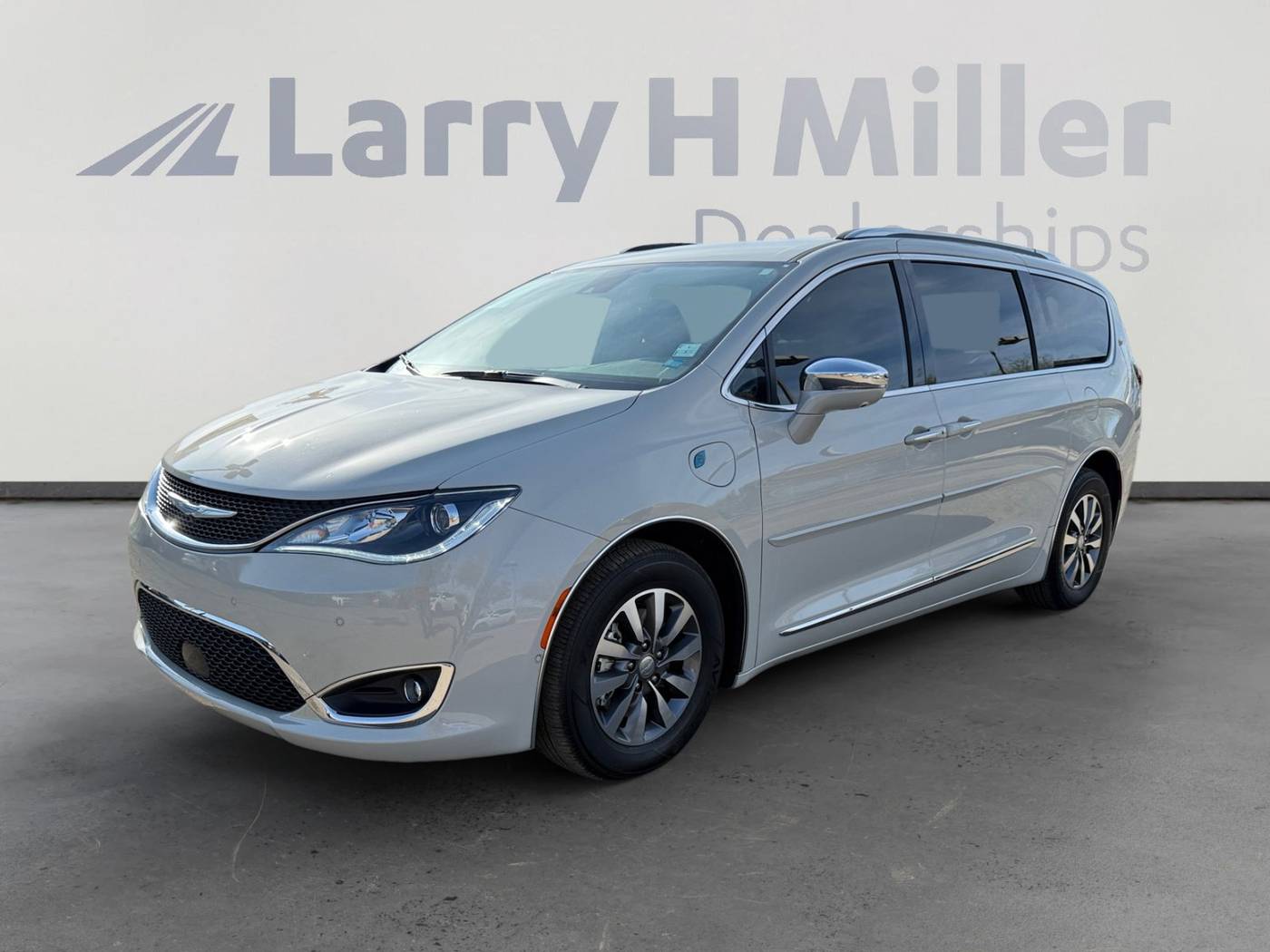 2020 Chrysler Pacifica Hybrid Limited — Minivan — 30,781 mi — Tucson, AZ