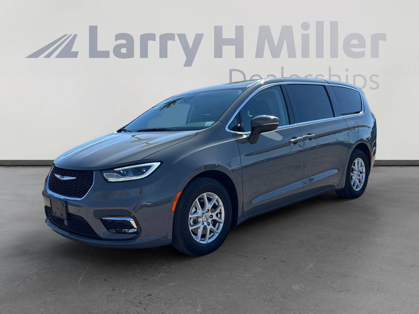 2023 Chrysler Pacifica Touring L — Minivan — 57,279 mi — Tucson, AZ