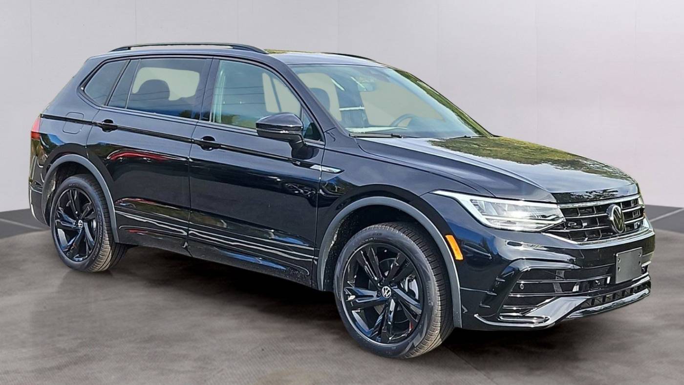 2024 Volkswagen Tiguan SE R-Line Black — SUV — 3,570 mi — Lowell, MA