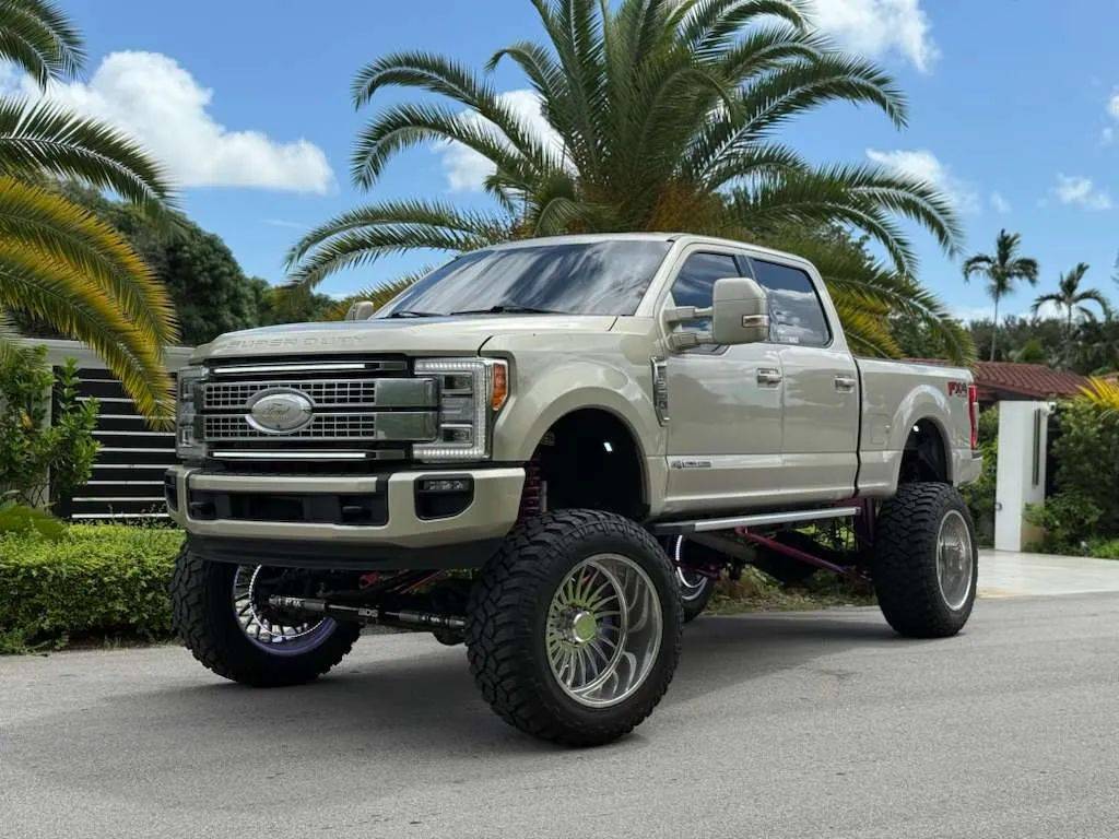 2017 Ford Super Duty F-350 Lariat — Pickup Truck — 96,568 mi — Miami, FL