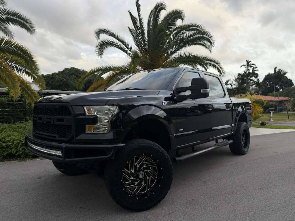 2017 Ford F-150 XLT — Pickup Truck — 124,243 mi — Miami, FL